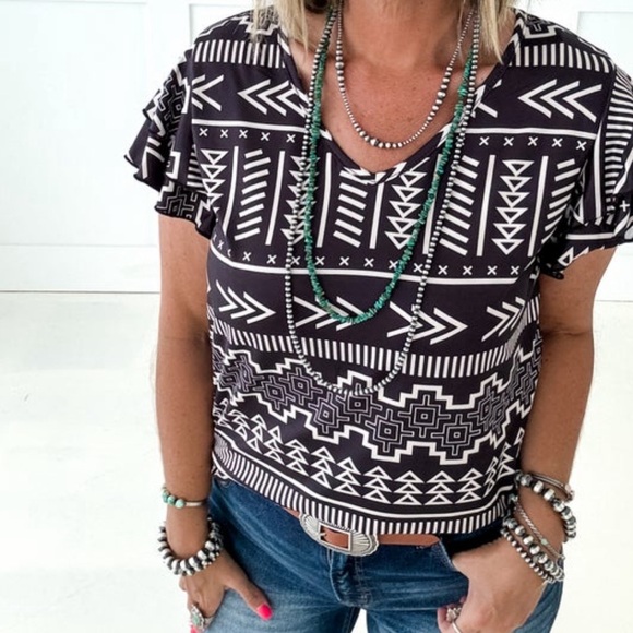 Black-and-white southwest flutter sleeve top - Picture 1 of 2